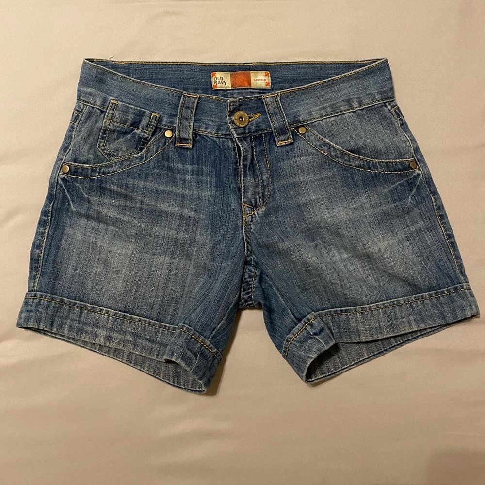 short low wasted kinda baggy